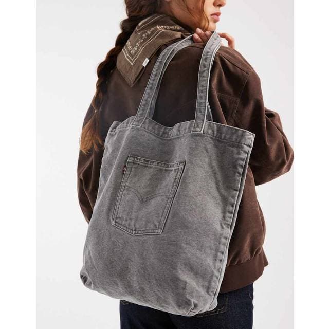 Levi's Jeans Tragetasche Grau mit Gesäßtaschen Detail